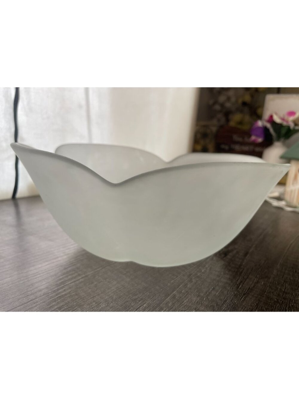 Vintage Frosted Glass Bowl 9" Scalloped Edge Home Décor tulip fruit - Picture 4 of 7